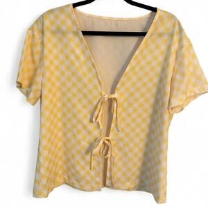 Yellow & White Gingham Tie Front Blouse – Size L/XL (No Tag)